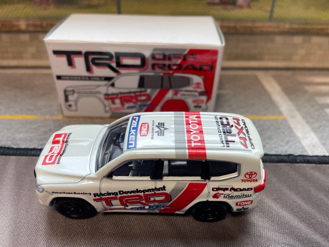 トミカ KahkA特注ランクル300 TRD仕様オフロード