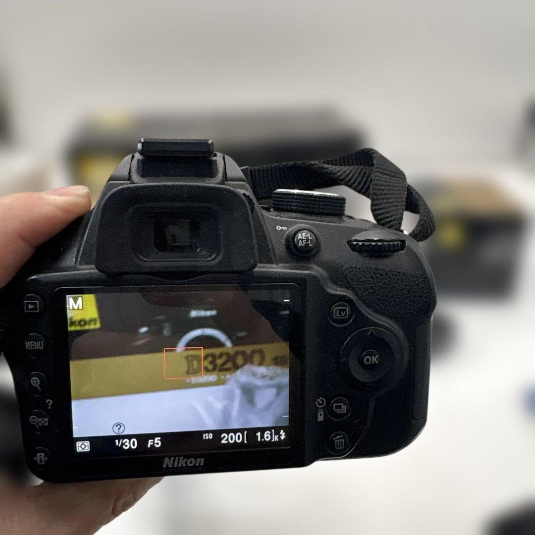 美品　Nikon D3200 デジタル一眼レフカメラ