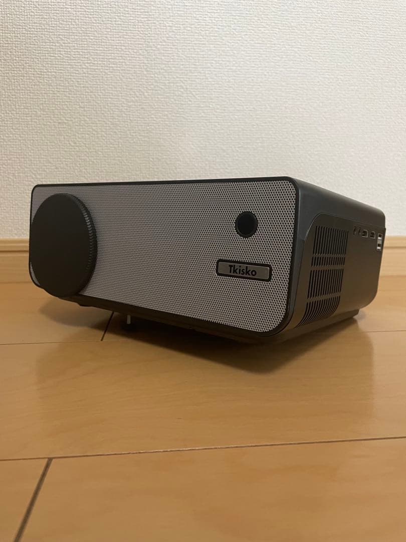 Tkisko プロジェクター本体 リモコン・バッグ、天板・三脚、HDMIコード付