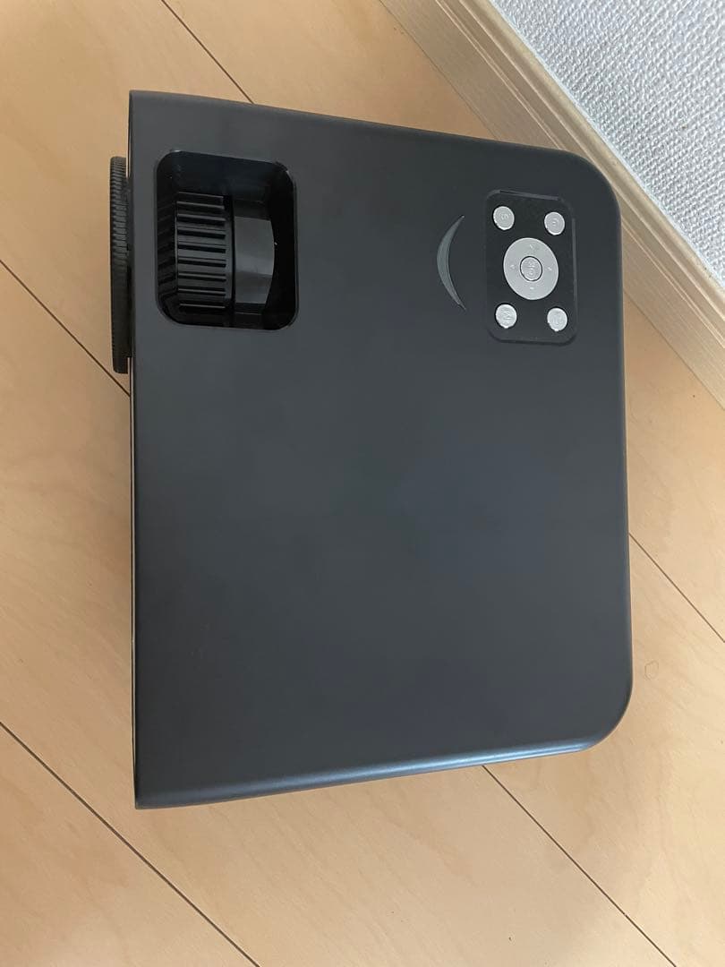 Tkisko プロジェクター本体 リモコン・バッグ、天板・三脚、HDMIコード付