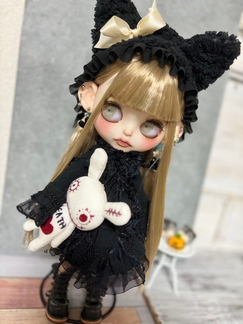 カスタムアイシードール　ネオサイズ　白肌　アリスちゃん♡ 本体＋ピアス付つけ耳