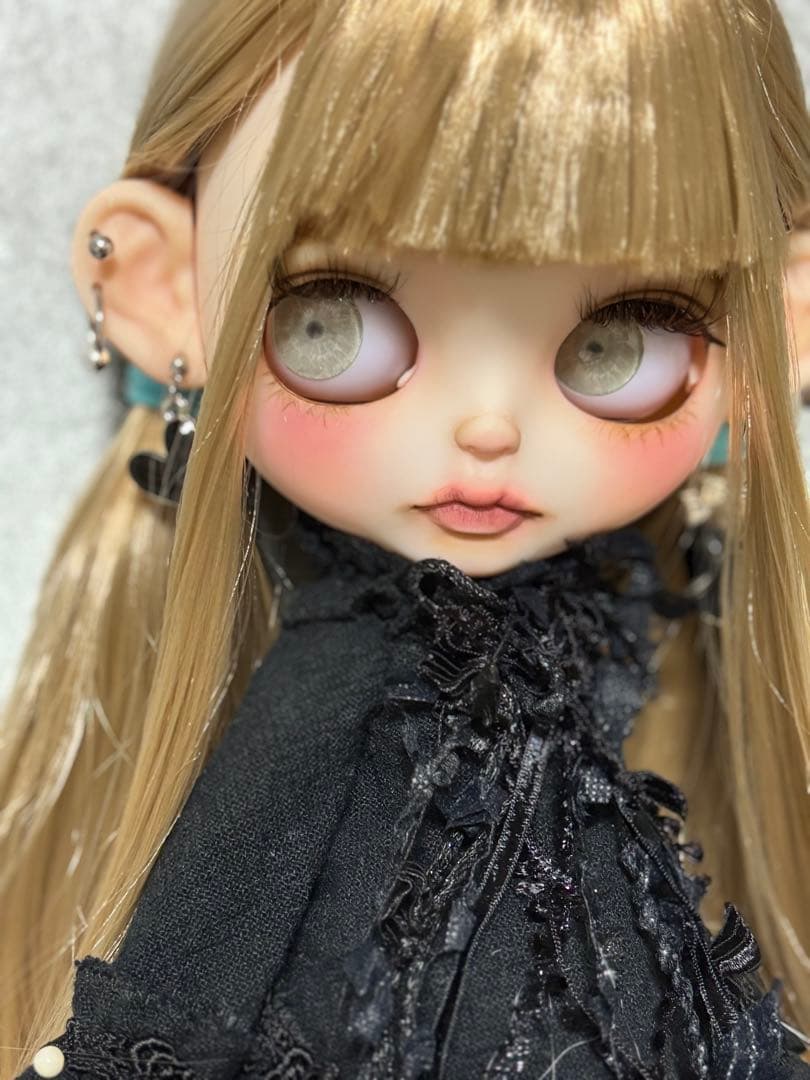 カスタムアイシードール　ネオサイズ　白肌　アリスちゃん♡ 本体＋ピアス付つけ耳