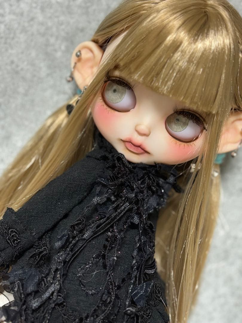 カスタムアイシードール　ネオサイズ　白肌　アリスちゃん♡ 本体＋ピアス付つけ耳
