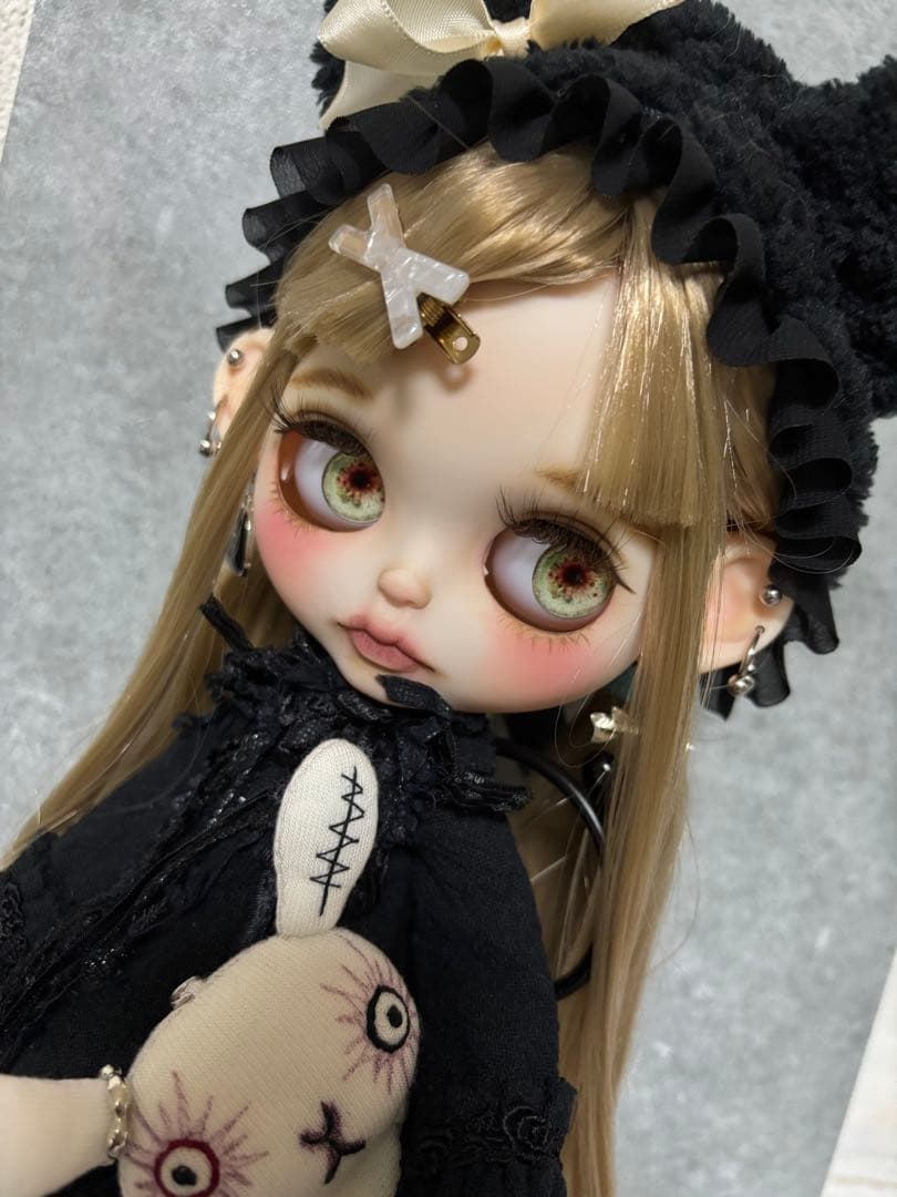 カスタムアイシードール　ネオサイズ　白肌　アリスちゃん♡ 本体＋ピアス付つけ耳