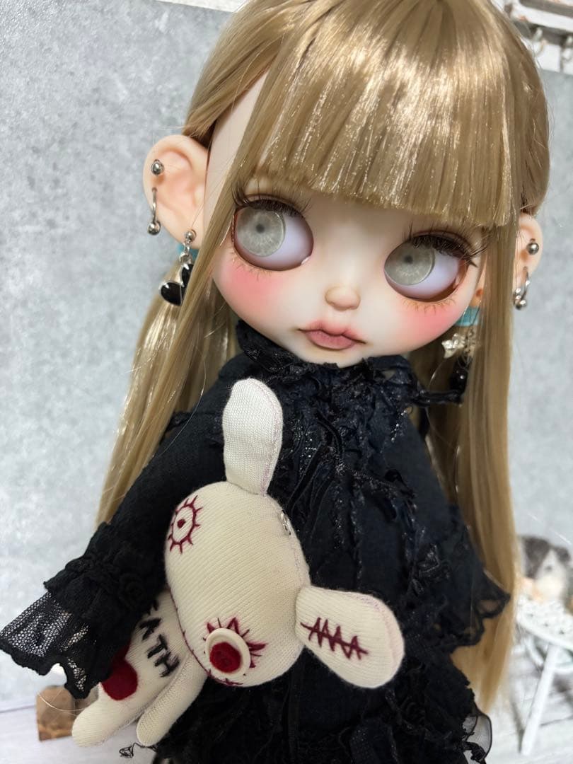 カスタムアイシードール　ネオサイズ　白肌　アリスちゃん♡ 本体＋ピアス付つけ耳