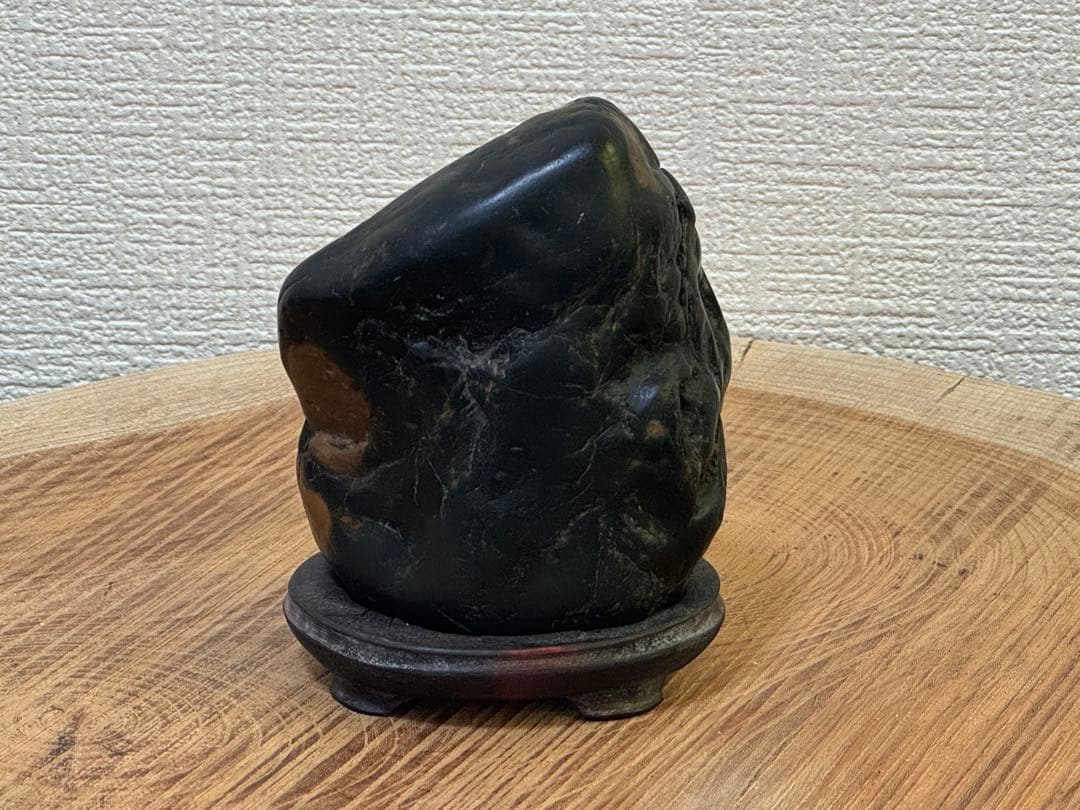 神居古潭石 トロ黒 真黒石 水石 盆石 鑑賞石 天然石 北海道産 木製台座付き
