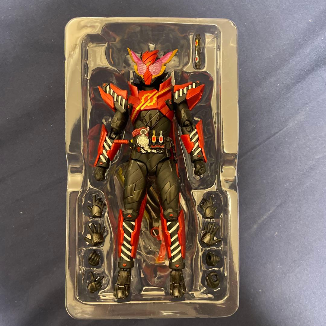 SHFiguarts 仮面ライダービルド ラビットラビットフォーム