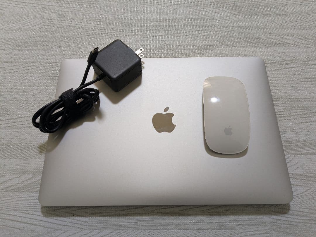 D*F様 美品 MacBookAir OS:sequoia シルバー 13インチ