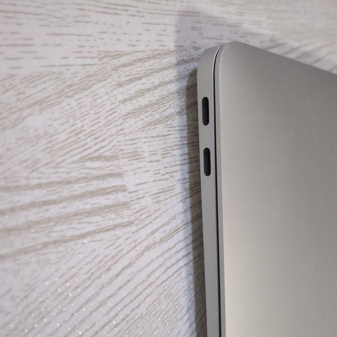 D*F様 美品 MacBookAir OS:sequoia シルバー 13インチ