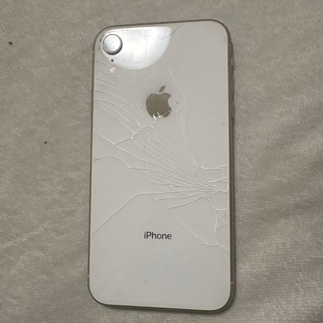 iPhoneXr ホワイト 背面ひび割れあり