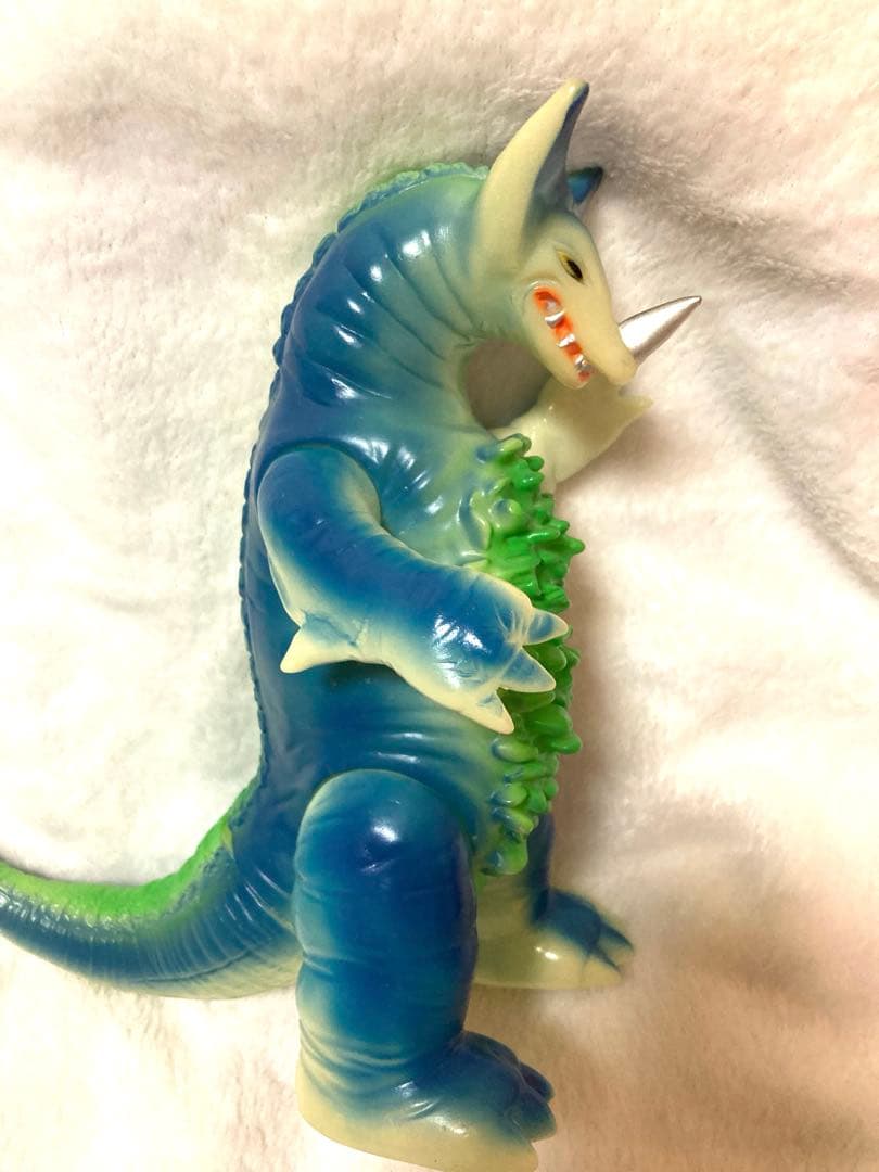 ブルマァク　ゴモラ　蓄光　ソフビ