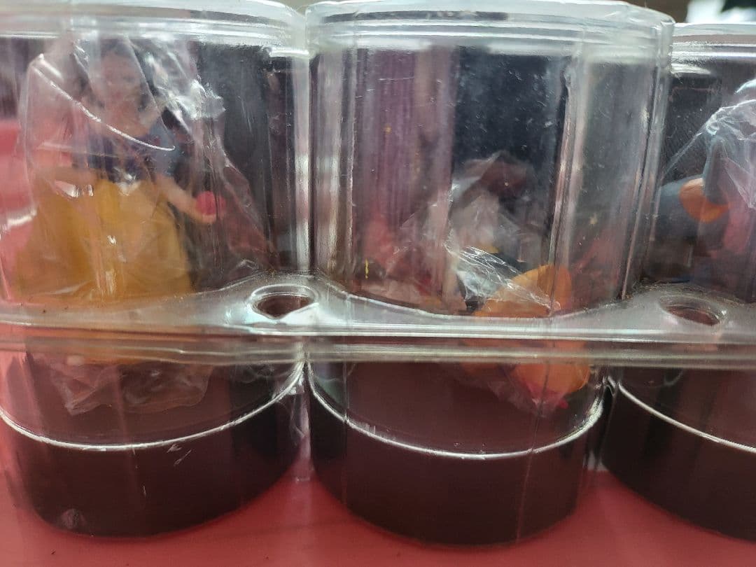 ディズニーキャラクターフィギュア18体　未開封品