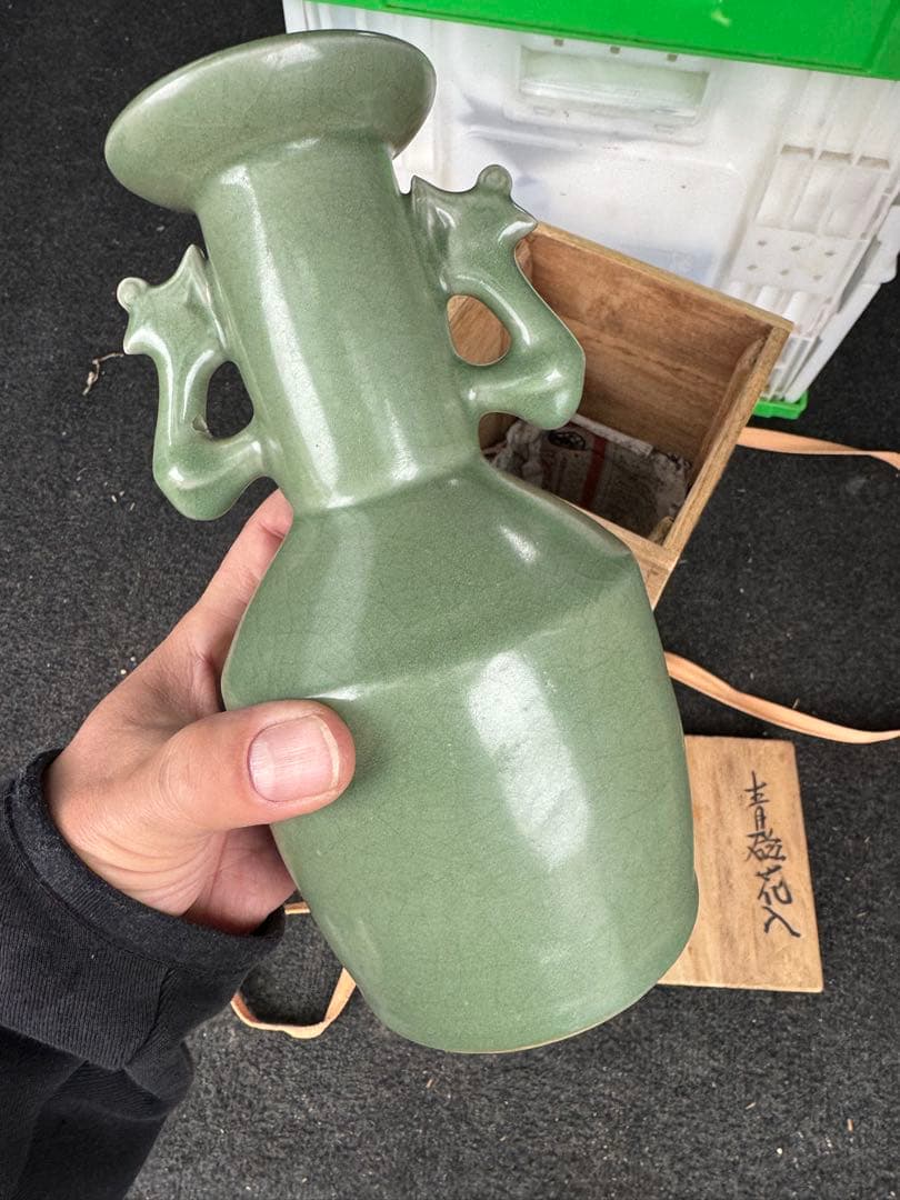 ‼️早速最後の値段‼️リサイクルFORT‼️4/4①‼️中国製の青磁色耳付き花瓶‼️保存箱