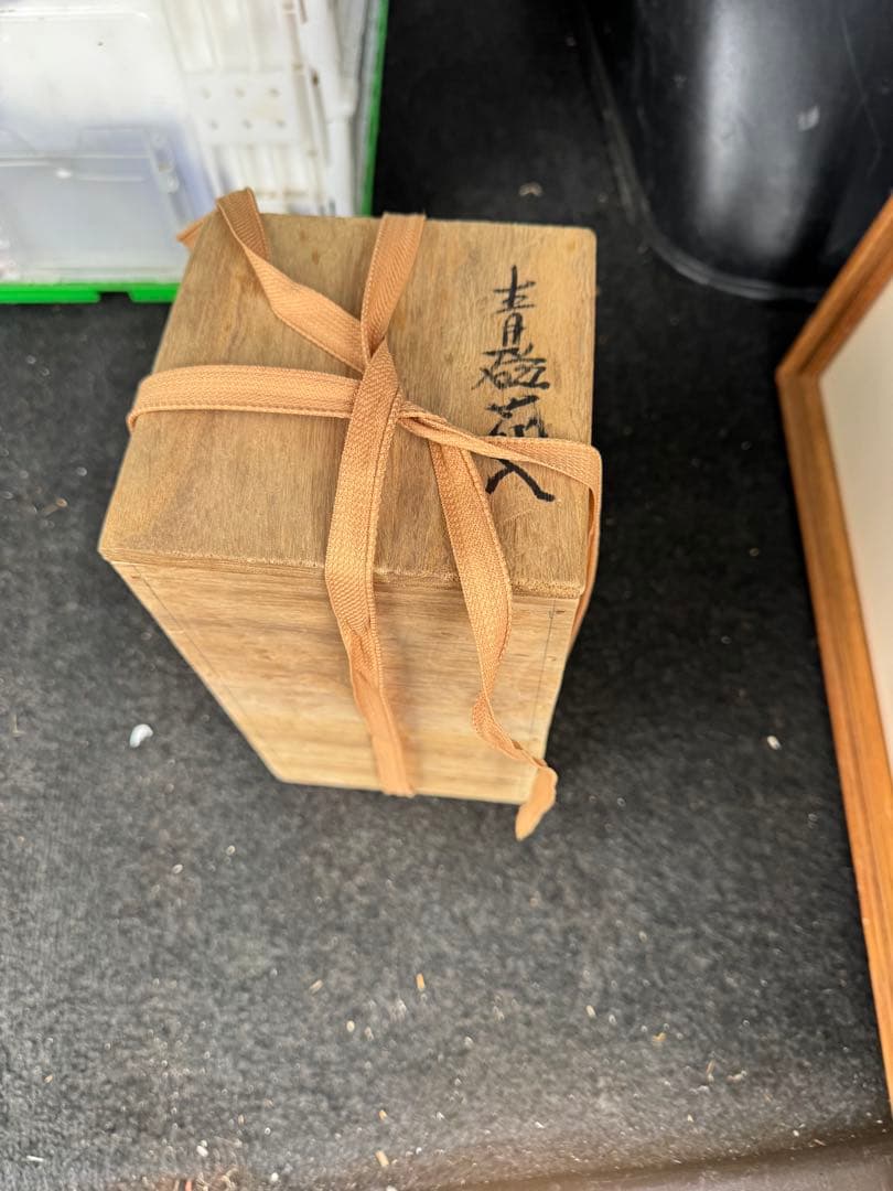 ‼️早速最後の値段‼️リサイクルFORT‼️4/4①‼️中国製の青磁色耳付き花瓶‼️保存箱