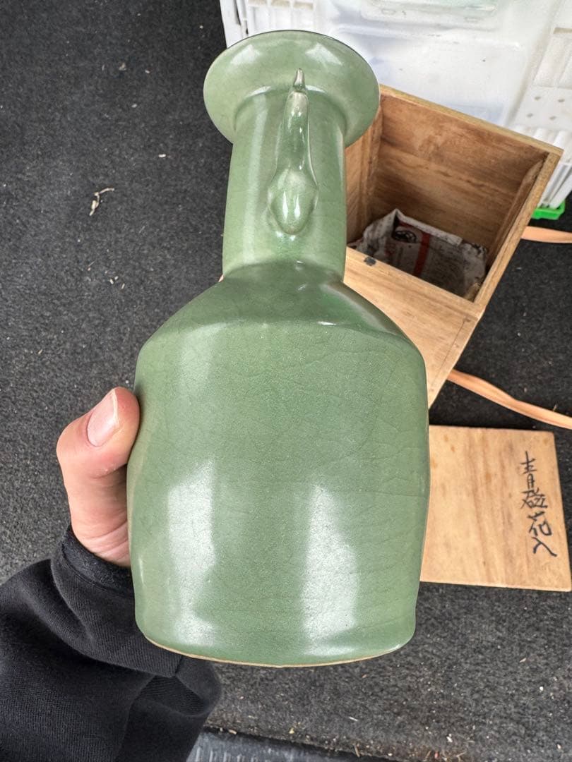 ‼️早速最後の値段‼️リサイクルFORT‼️4/4①‼️中国製の青磁色耳付き花瓶‼️保存箱