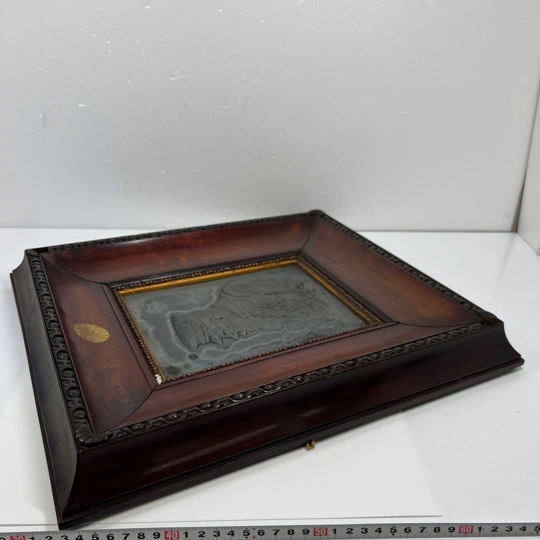 菊紋入　銅製レリーフ額　44.5×38.7×5㎝　東Y7-0501②タトオ