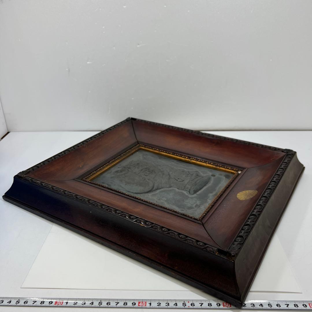 菊紋入　銅製レリーフ額　44.5×38.7×5㎝　東Y7-0501②タトオ