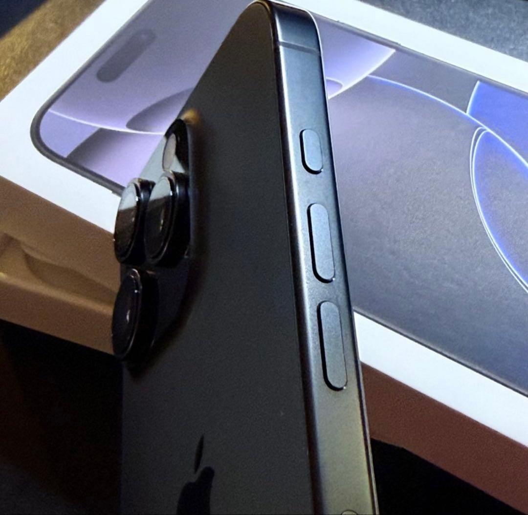 ✅【ほぼ未使用】⭐️iPhone 16 Pro ブラックチタン❣️ SIMフリー✨