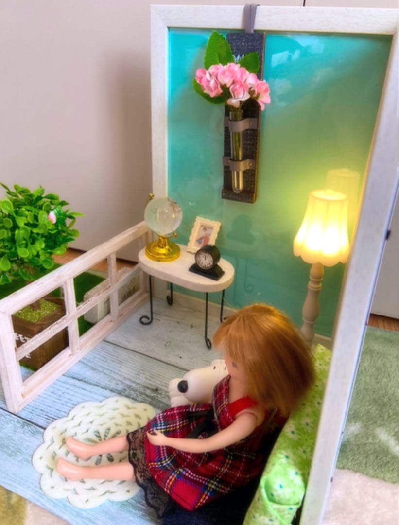 ドールハウス　くつろげる部屋と庭　白フェンス　リカちゃんに　ヨーロピアンスタイル