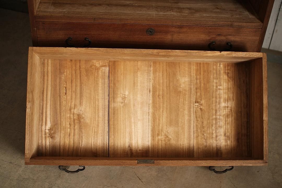 味のある木製のチェスト　引き出し3段　桐箪笥　昭和レトロ　タンス　古家具　古民家