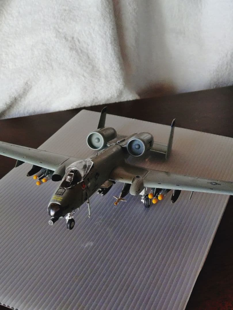 新春セール！美品完成品！空の重戦車 米空軍 A-10A サンダーボルト1/72