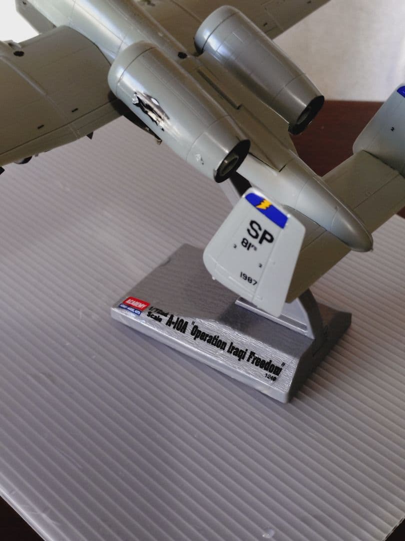 新春セール！美品完成品！空の重戦車 米空軍 A-10A サンダーボルト1/72