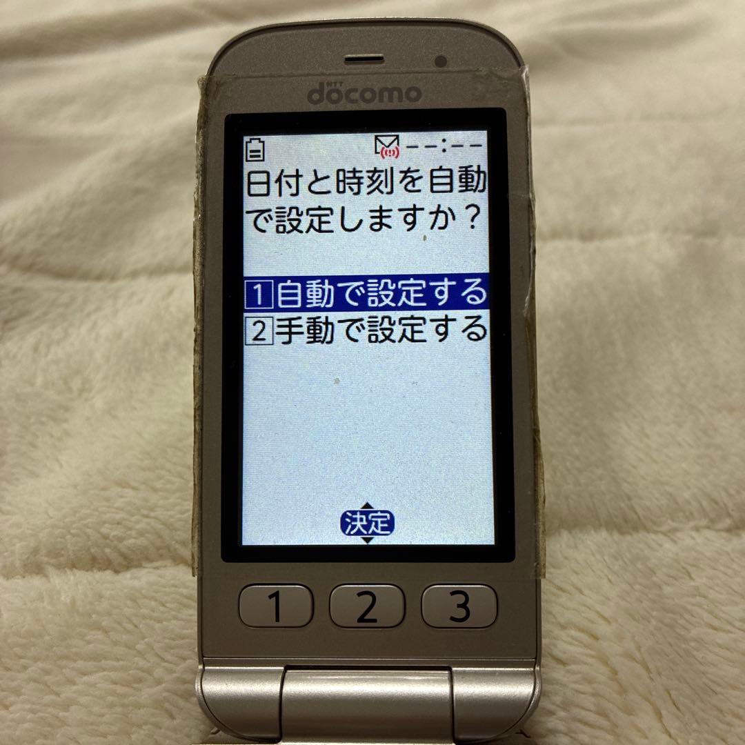 docomo ドコモ F-01G 折りたたみ式携帯電話　卓上充電器付き