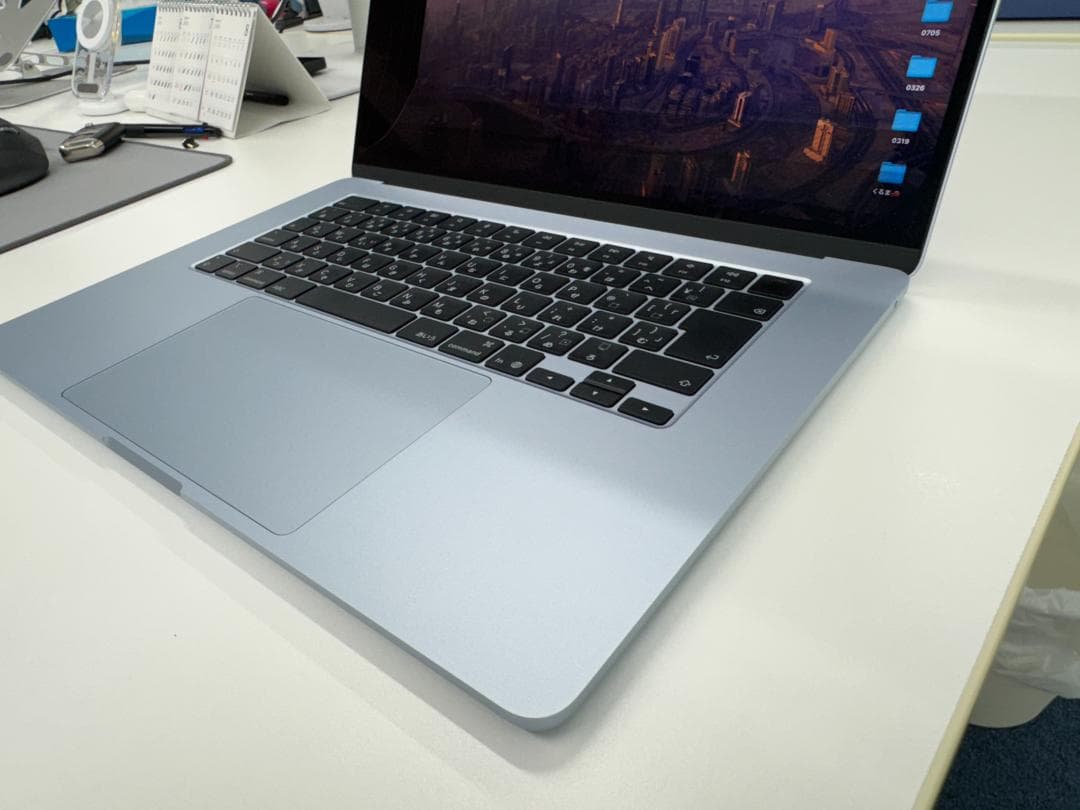 MacBook Air M4 15インチ スカイブルー 本体（画面割れあり）