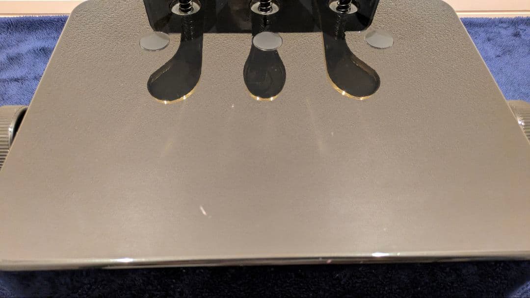 ピアノペダル補助台（ネジ式調整タイプ）