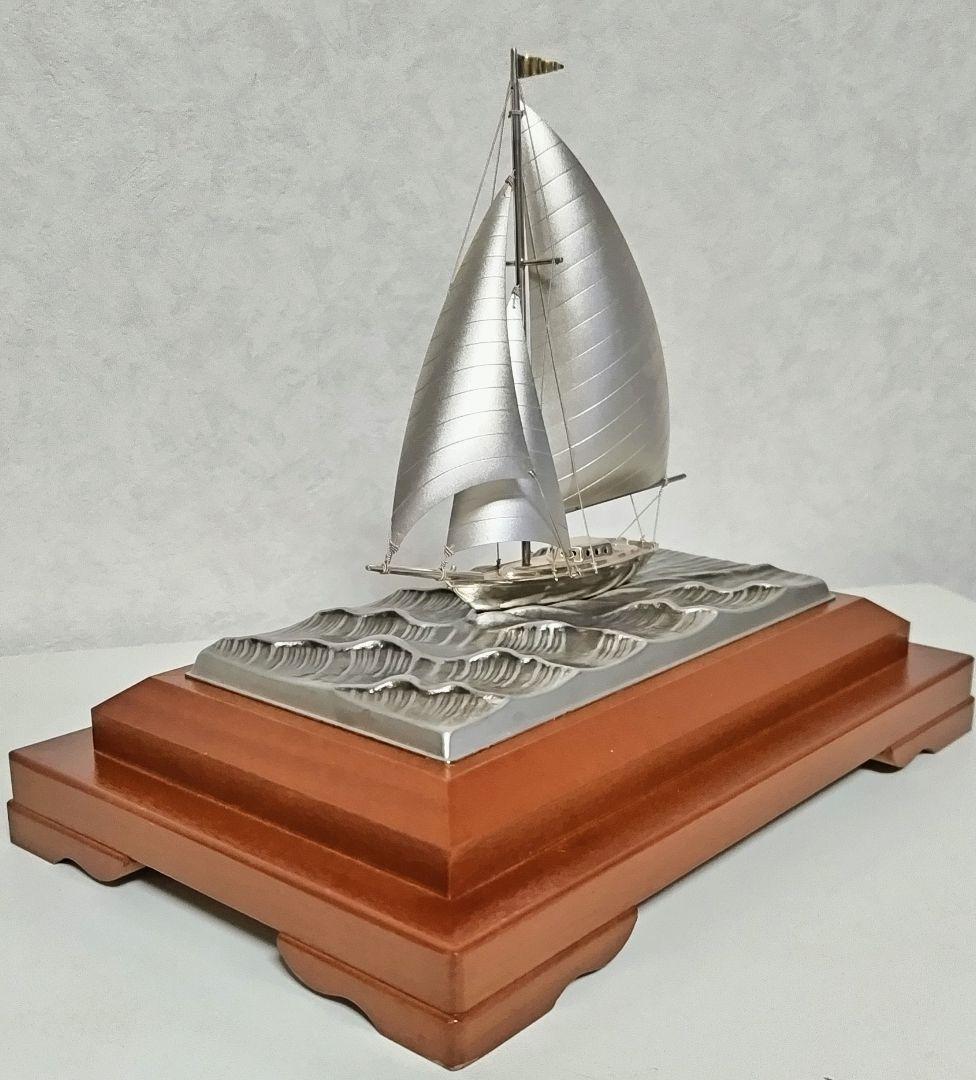 関 武比古作 銀製ヨット6号(カッター）スロープケース
