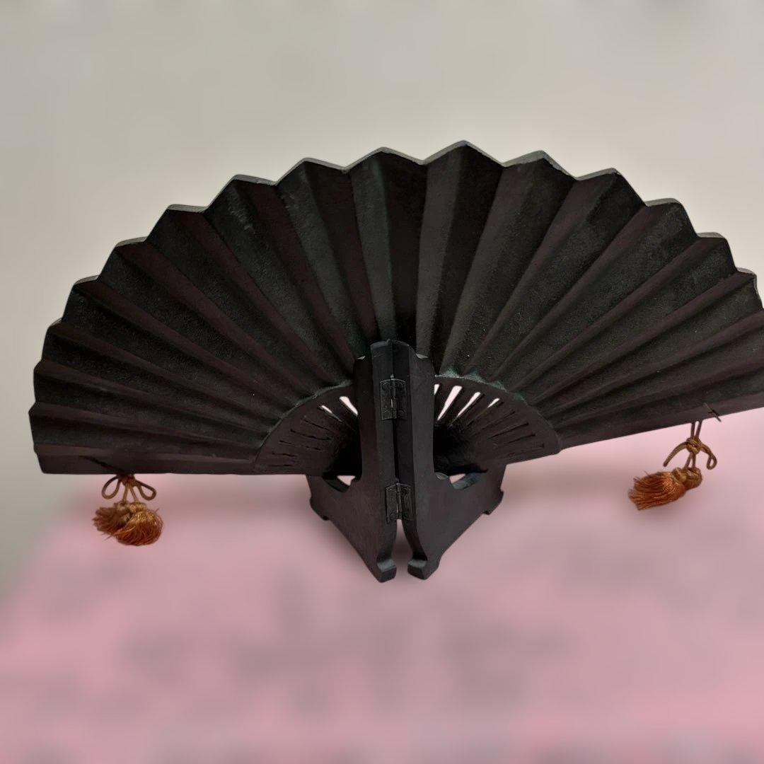 金色装飾の金属製扇面 約37cm