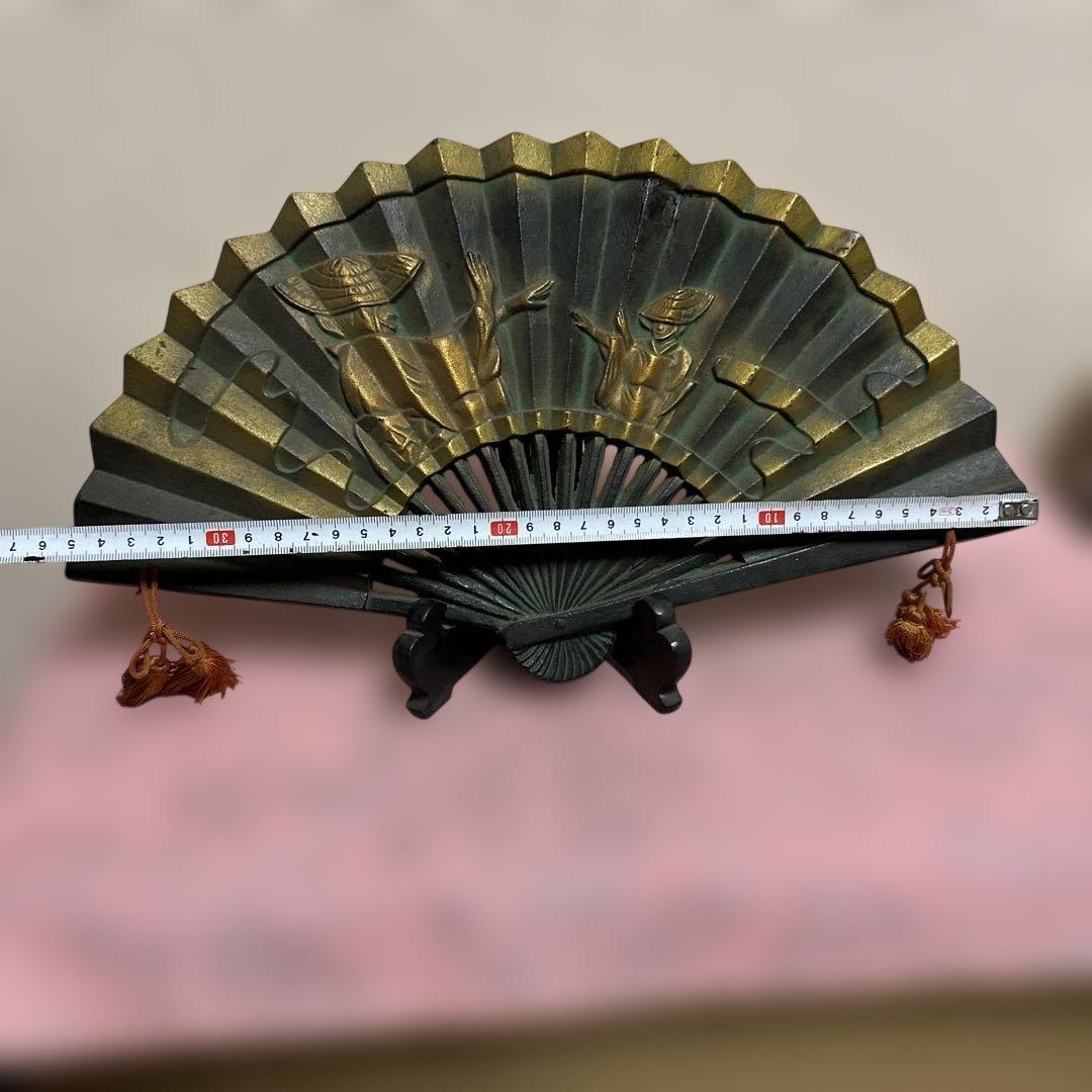 金色装飾の金属製扇面 約37cm