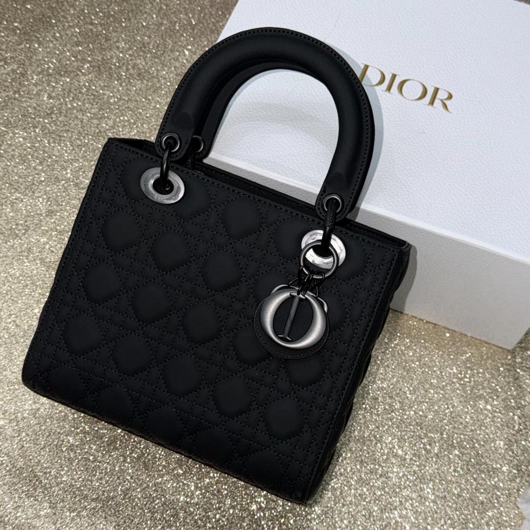 【美品】 CHRISTIAN DIOR ブラックキルティングショルダーバッグ