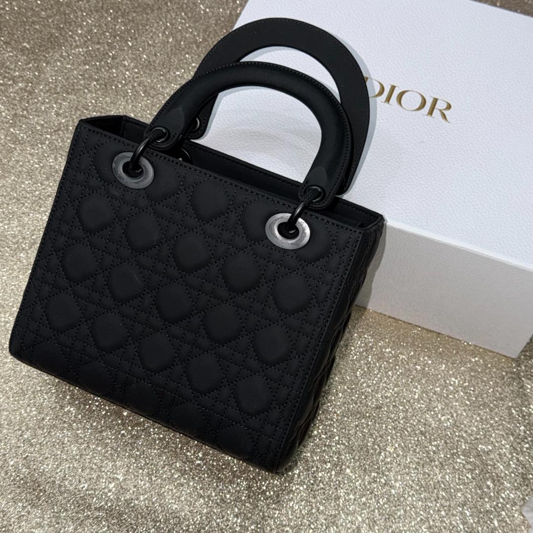 【美品】 CHRISTIAN DIOR ブラックキルティングショルダーバッグ