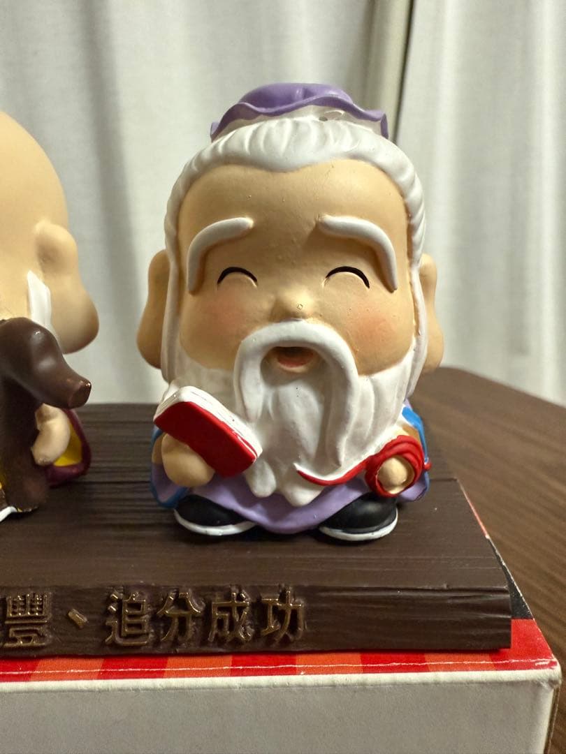 四つの神様の陶器製置物セット