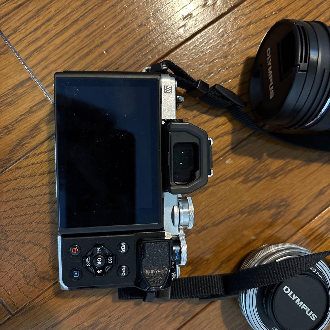 OLYMPUS ミラーレス一眼カメラ OM-D E-M10 MarkIII EZ