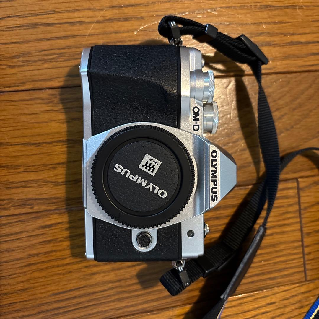 OLYMPUS ミラーレス一眼カメラ OM-D E-M10 MarkIII EZ