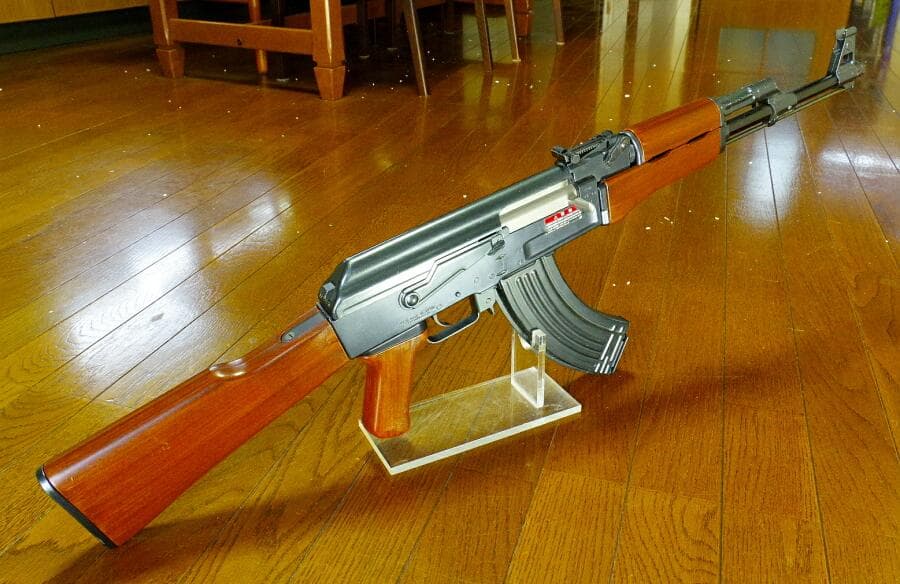 東京マルイ AK47 社外製バッテリー＆充電器付きフルセット