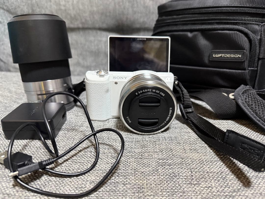 SONY α5100 ミラーレス一眼カメラ ホワイト／望遠ズームレンズ