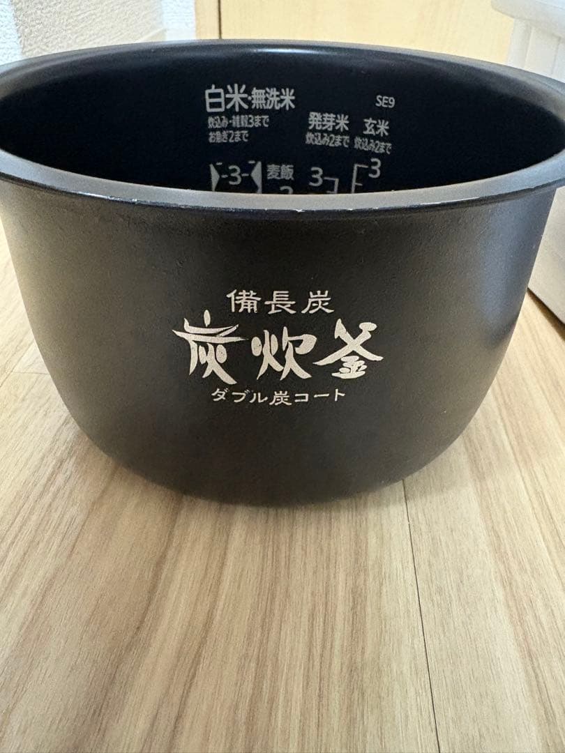 Mitsubishi NJ-SEA06-W炊飯器 ホワイト