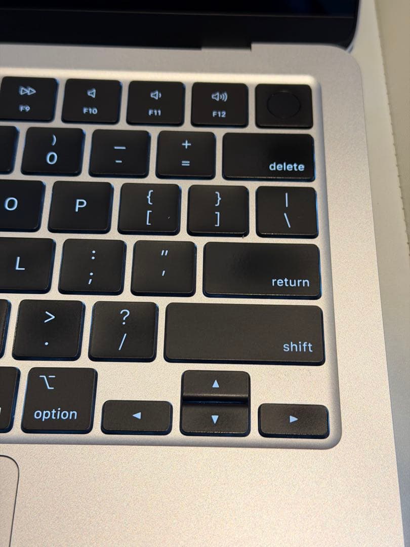 MacBook Air 13.6インチ M3 16GB US