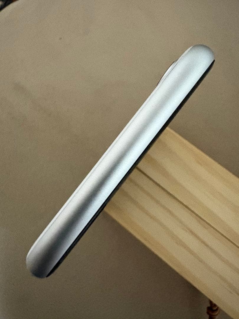 【美品】iPhone SE 第2世代 (SE2) 128GB ホワイト