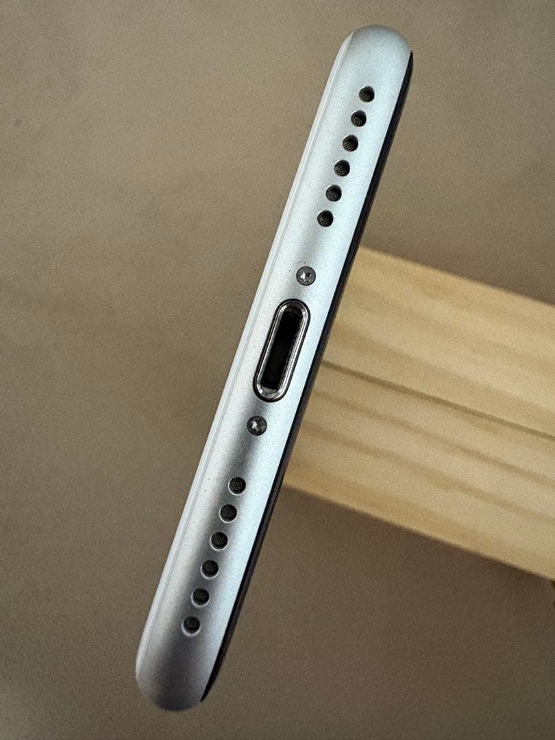 【美品】iPhone SE 第2世代 (SE2) 128GB ホワイト