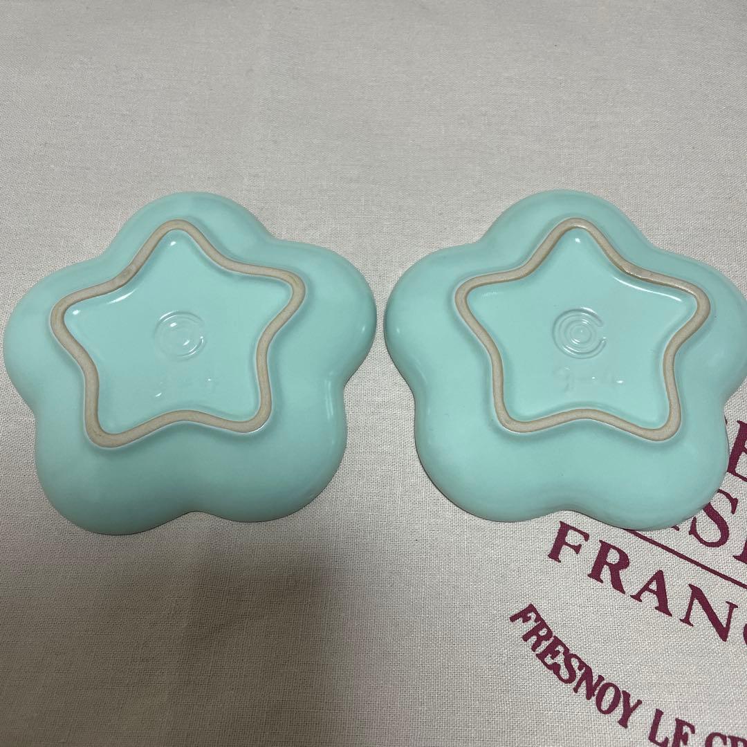 《新品》LE CREUSET グリーン 花型 小皿 2枚セット