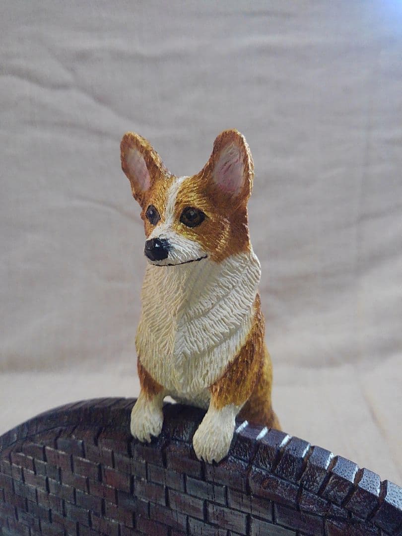 木彫りのコーギー2体 番犬編