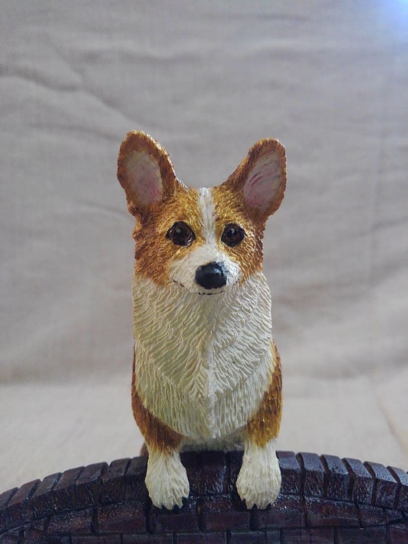 木彫りのコーギー2体 番犬編
