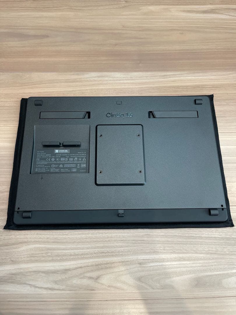 美品　Wacom Cintiq 16 DTK168 新型　ワコム　液タブ