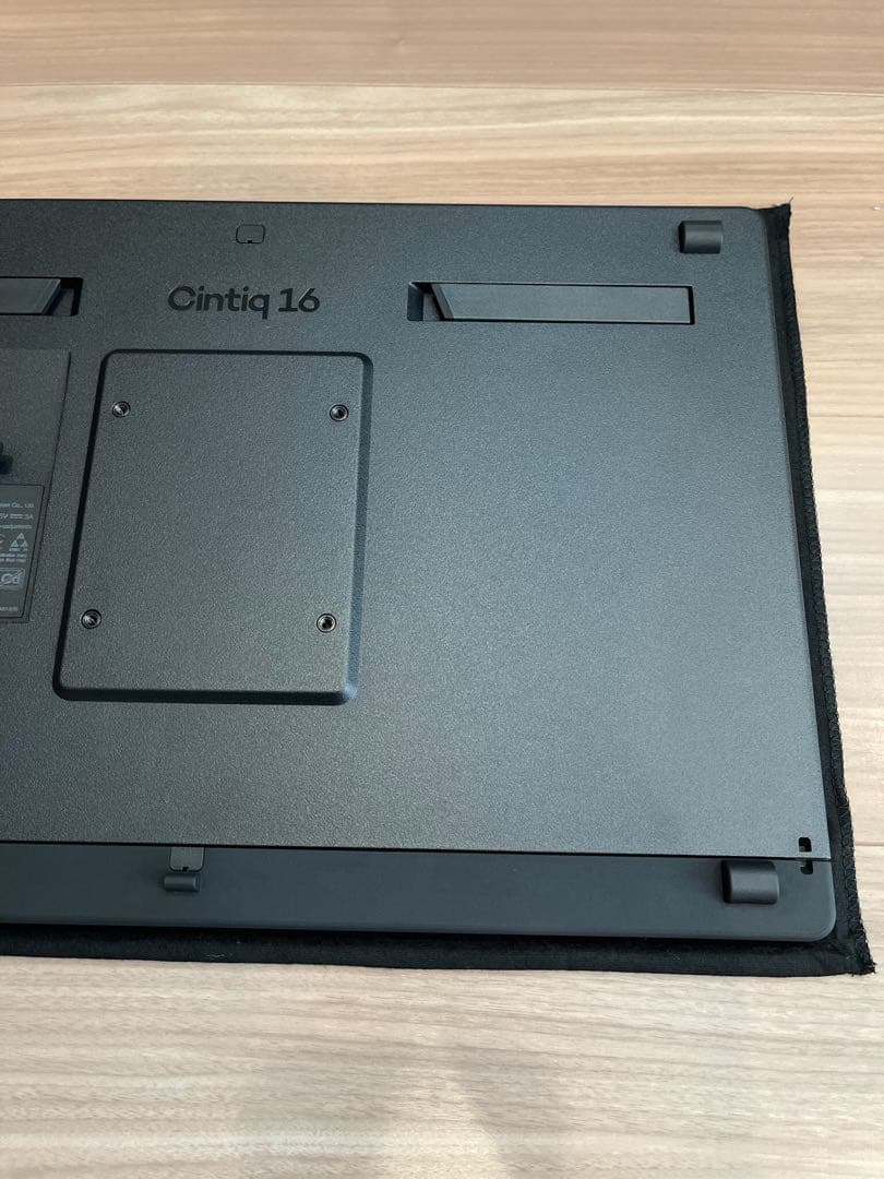 美品　Wacom Cintiq 16 DTK168 新型　ワコム　液タブ