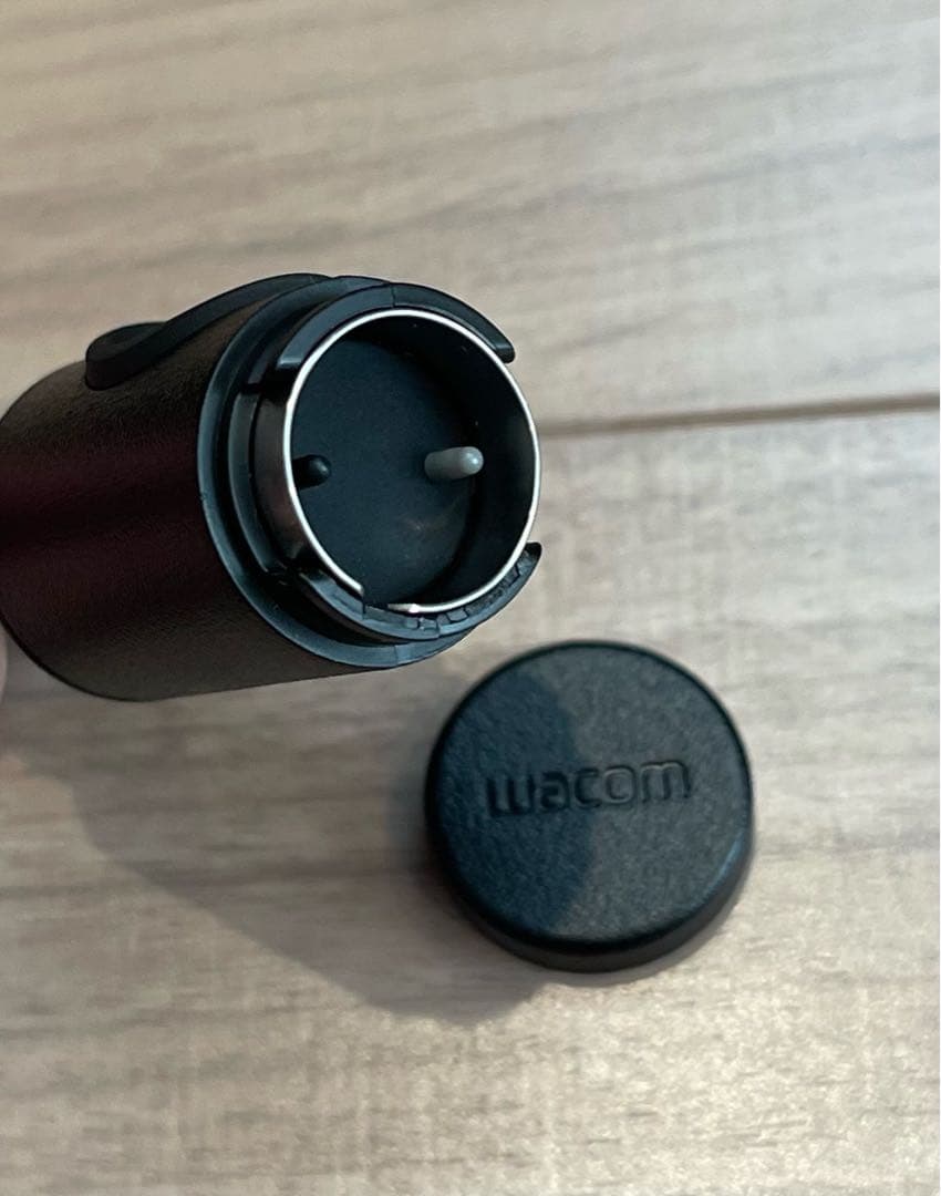 美品　Wacom Cintiq 16 DTK168 新型　ワコム　液タブ