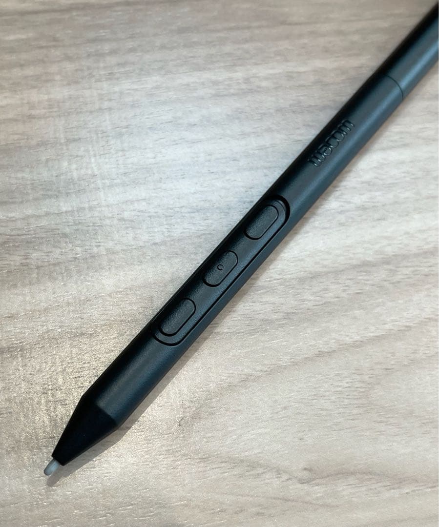 美品　Wacom Cintiq 16 DTK168 新型　ワコム　液タブ